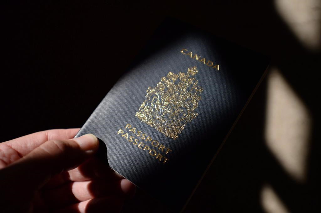 Ottawa ajoute des bureaux de retrait des passeports pour les demandes non urgentes