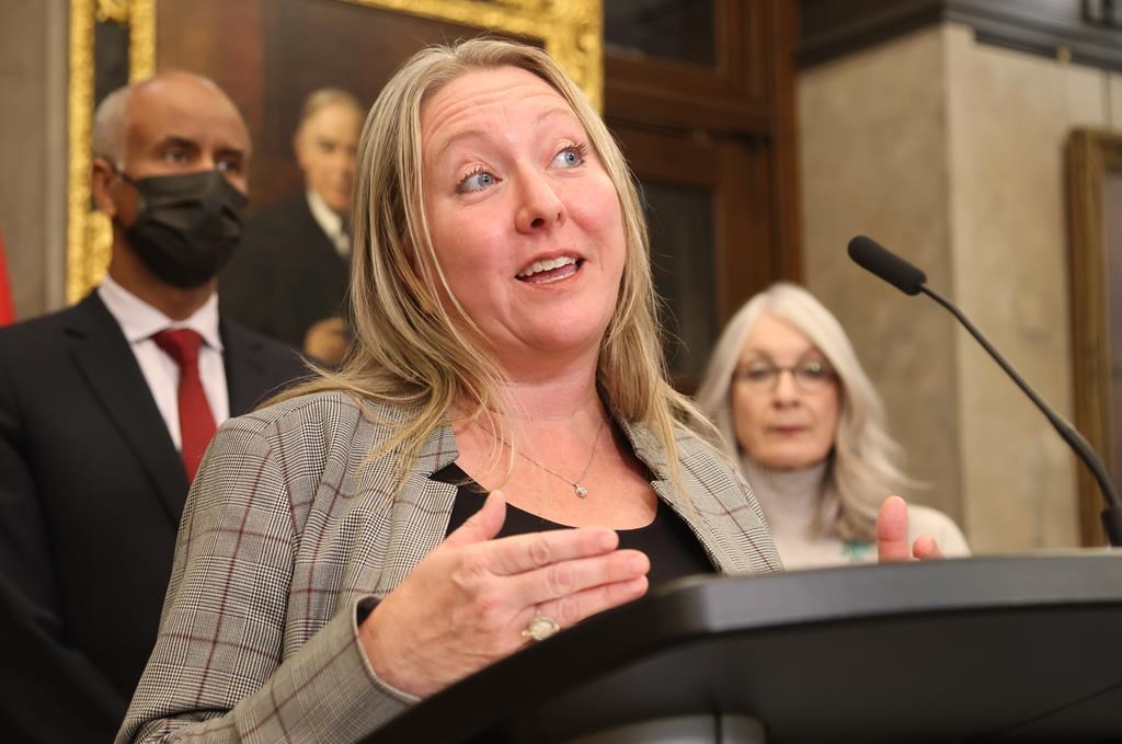 Ottawa commande un examen de la loi qui protège les fonctionnaires dénonciateurs